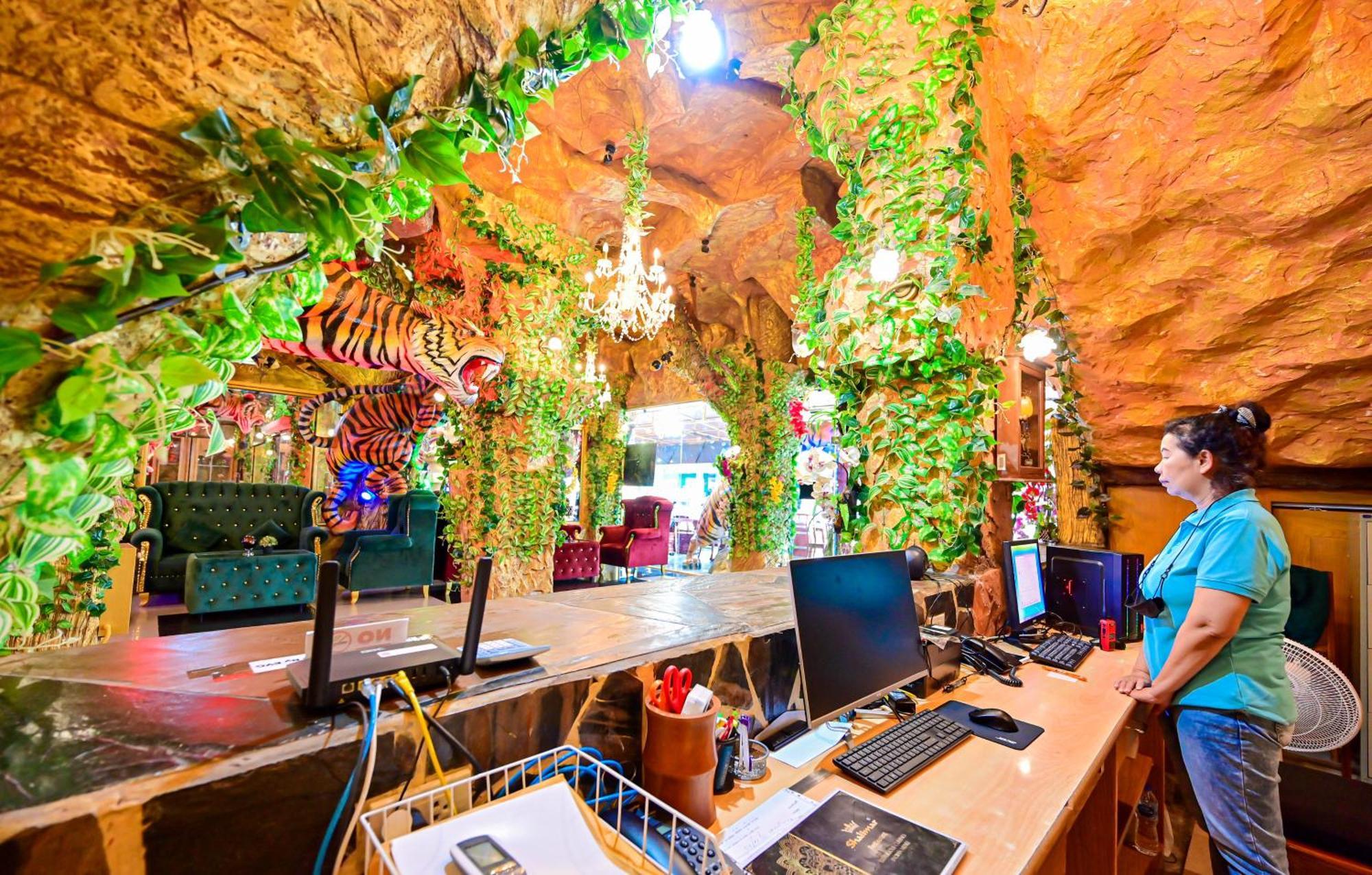Tiger Complex Hotel Patong ภายนอก รูปภาพ