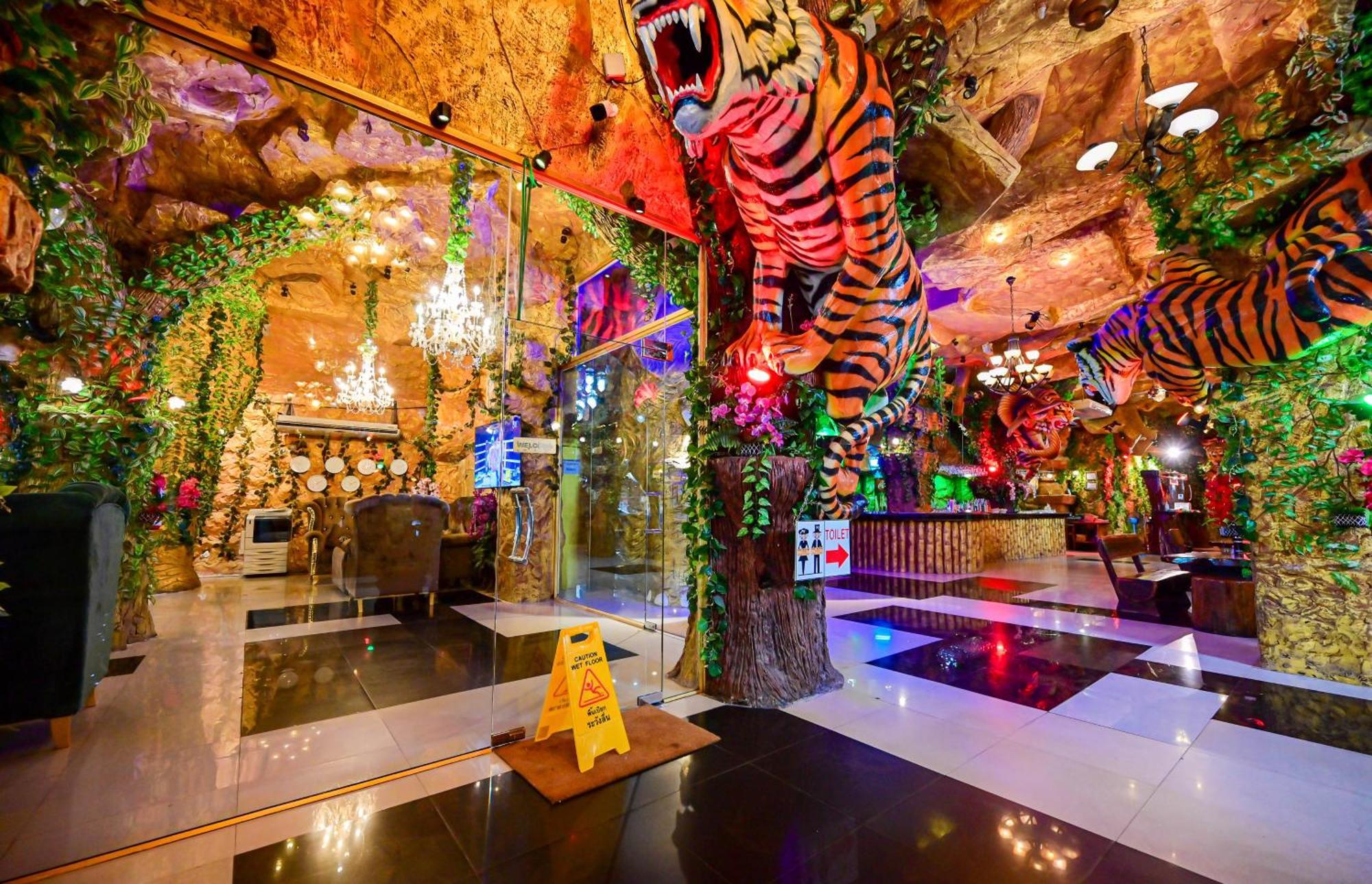 Tiger Complex Hotel Patong ภายนอก รูปภาพ