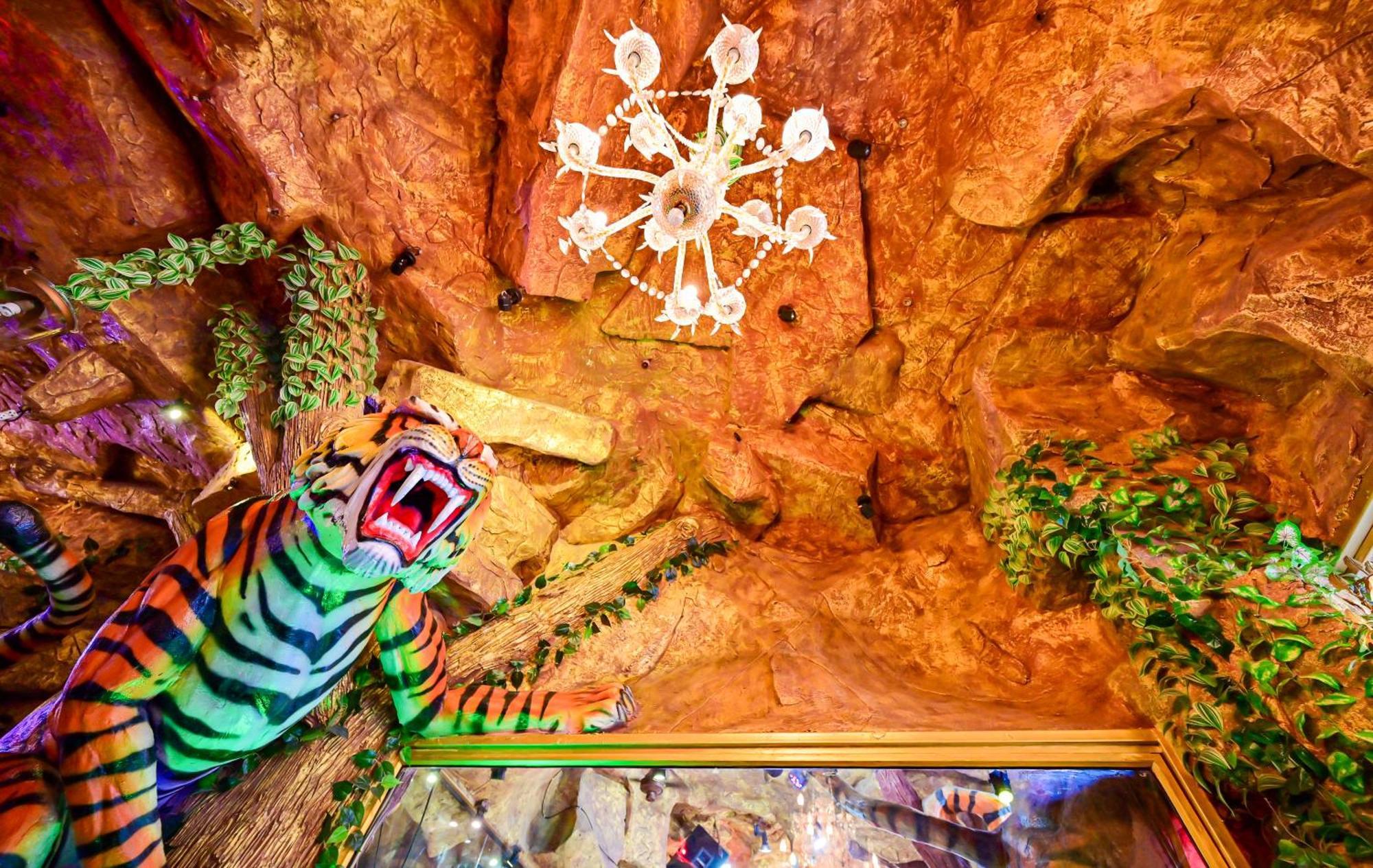 Tiger Complex Hotel Patong ภายนอก รูปภาพ
