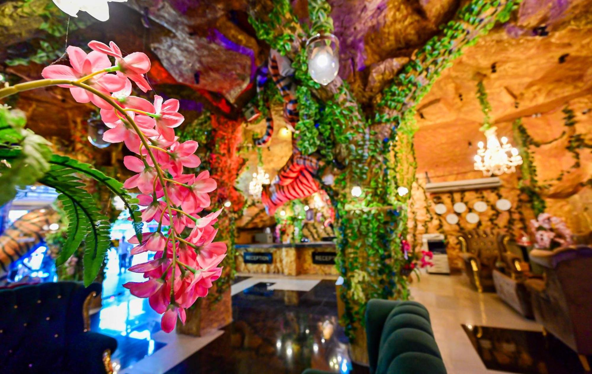 Tiger Complex Hotel Patong ภายนอก รูปภาพ